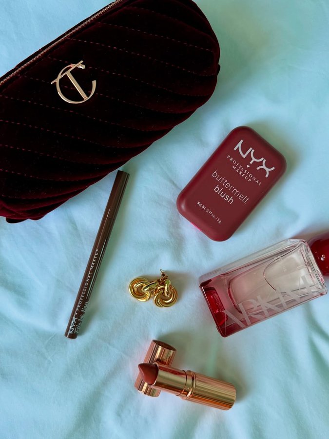 Instagram post by @get_beauty_with_me for ARKIVE HEADCARE. Caption reads: [...] #CharlotteTilbury #magicbeautystars....