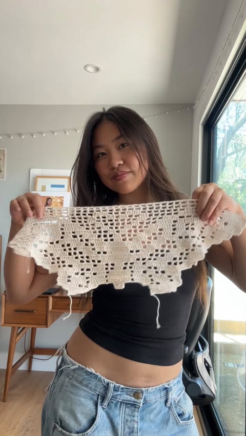 Instagram post by @sophiee.stitches for Hobbii. Caption reads: [...] friends cotton 8/4 in macadamia sent by....
