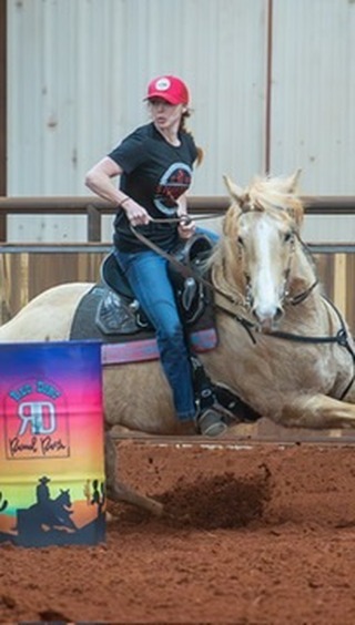 Instagram post by @embeisel for Hyer Boots. Caption reads: [...] (emily10) #SignatureQuarters #HyerBoots....