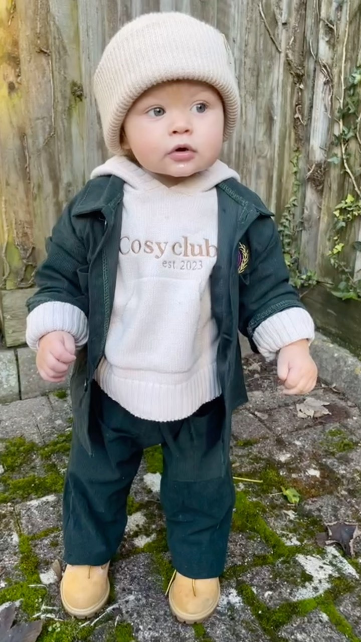 Instagram post by an influencer for MiniOlie. Caption reads: another cute set from @minioliestore use my code....