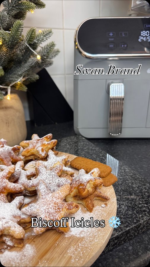 Instagram post by @jodie8981 for Swan Brand. Caption reads: Biscoff Icicles ❄️ 

As we had a frosting of snow....