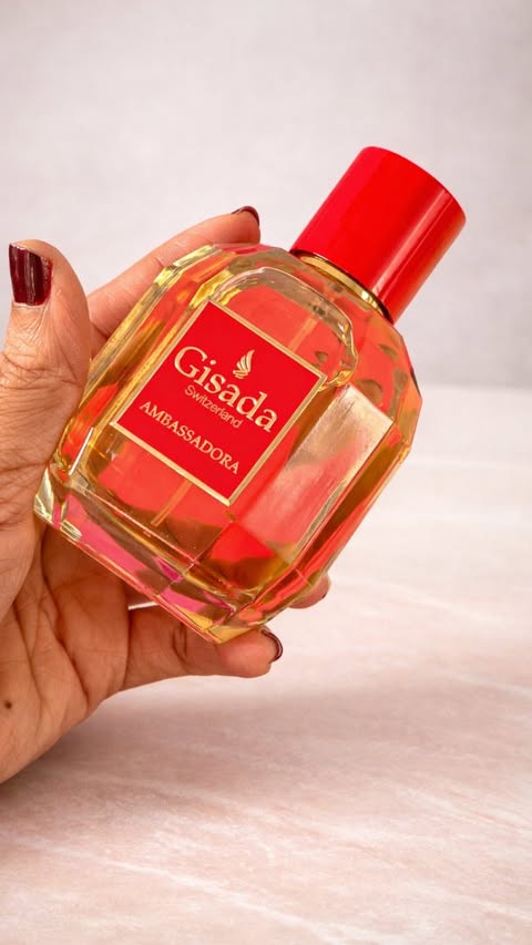 Instagram post by @deisivicky for Gisada. Caption reads: #publi Favourite fragance @gisada_switzerland....