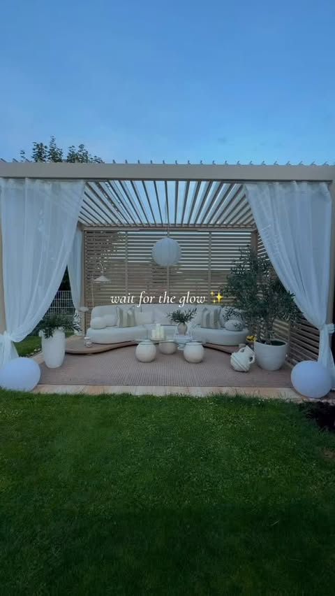 Instagram post by @smyrna__home for Sklum España. Caption reads: The glow changes everything ✨My favorite place to....