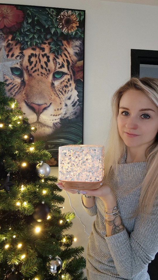 Instagram post by @mama.rebecca_ for Geurwolkje. Caption reads: 𝐇𝐨𝐥𝐢𝐬𝐭𝐢𝐜 𝐇𝐨𝐥𝐢𝐝𝐚𝐲 🎄✨️ 

We maken de....