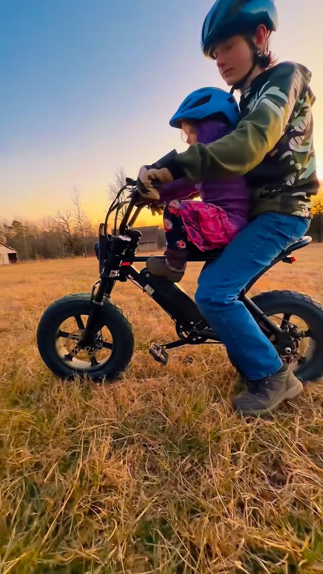 Instagram post by @sellersdozen for Macfoxbike. Caption reads: LETS GO @macfoxbike! Comment “Bike” and I’ll send....