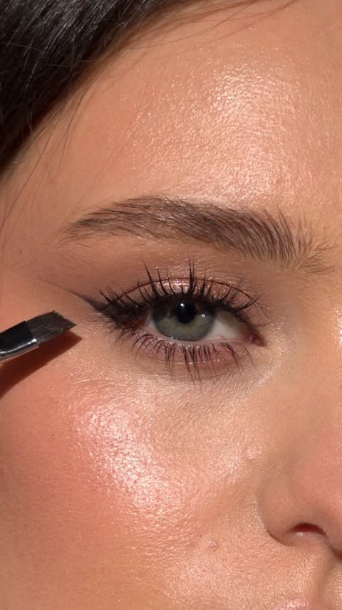 Instagram post by @muahviktoria for INGLOT COSMETICS. Caption reads: My favorite soft blended eyeliner 🤎

Liner by....