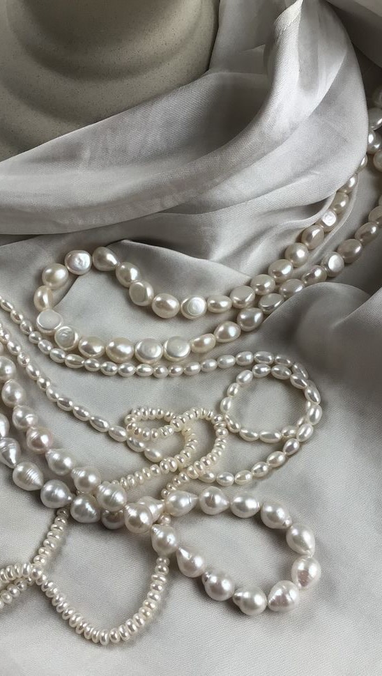 Instagram post by @gretaa.bentivogli_ for InfinityDress. Caption reads: 1 dress, 72 styles 👗✨ I had so much fun trying....