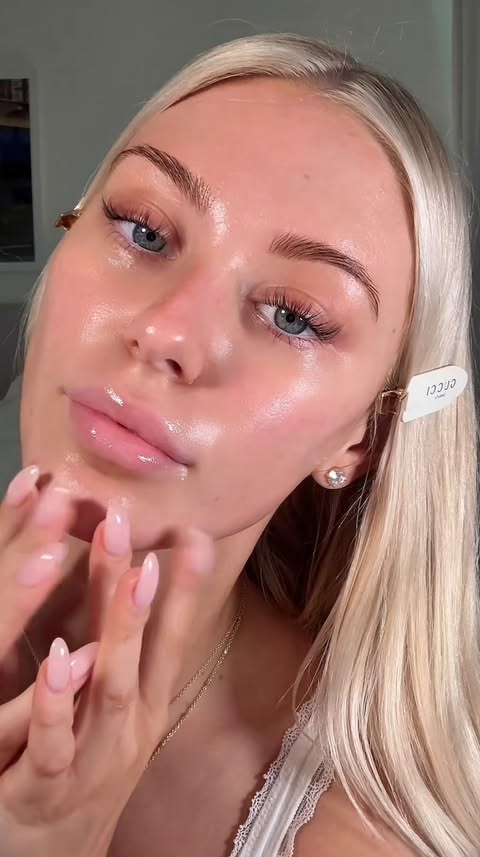 Instagram post by @ladycarolinewiley for Sunday Riley. Caption reads: recent morning lineup 🪽
products used: (all....