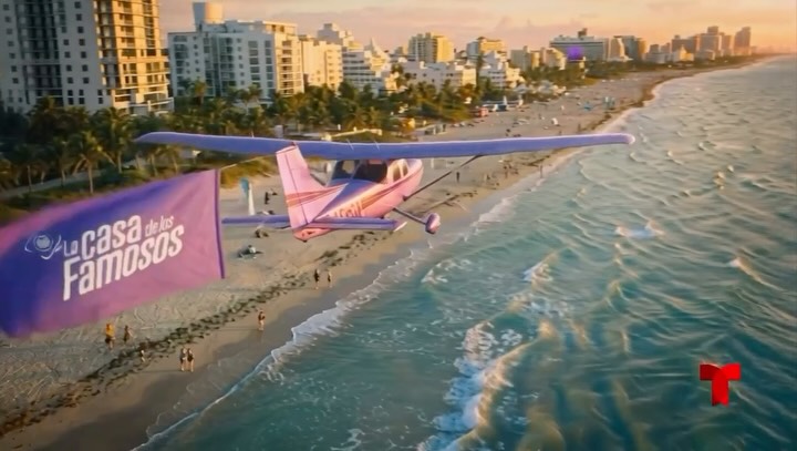 Instagram post by @_valentinaruizv for Telemundo. Caption reads: [...] para @lacasadelosfamosostlmd @telemundo....