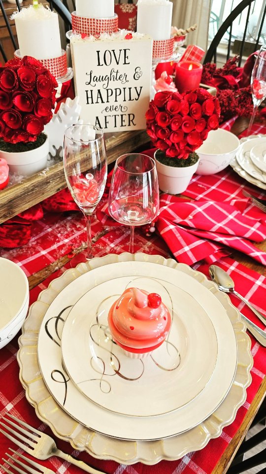 Instagram post by @creations_by_char for Solino Home. Caption reads: [...] you will see beautiful linens by @solinohome....