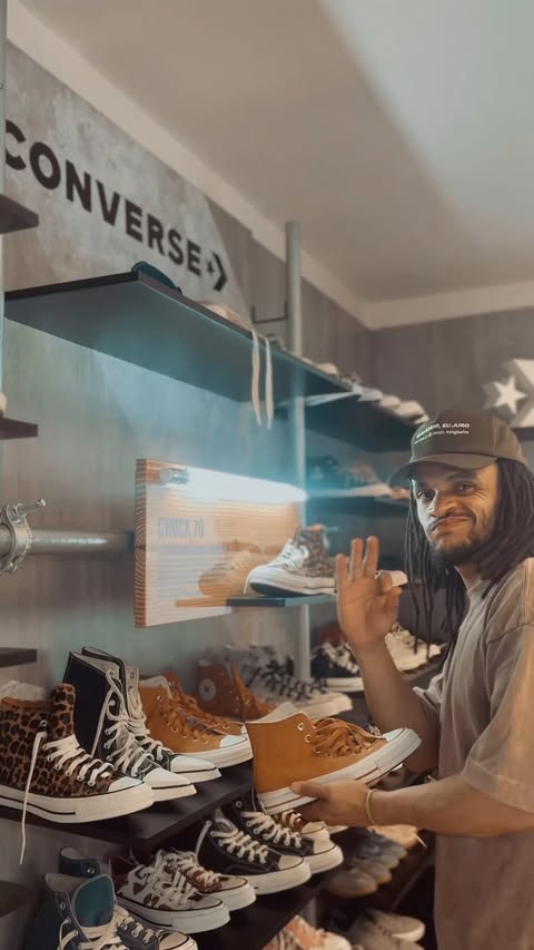 Instagram post by @wesleycamilo for Converse. Caption reads: Gratidão @converse_br 🪄✨🍯 #rnb #soul #publi.