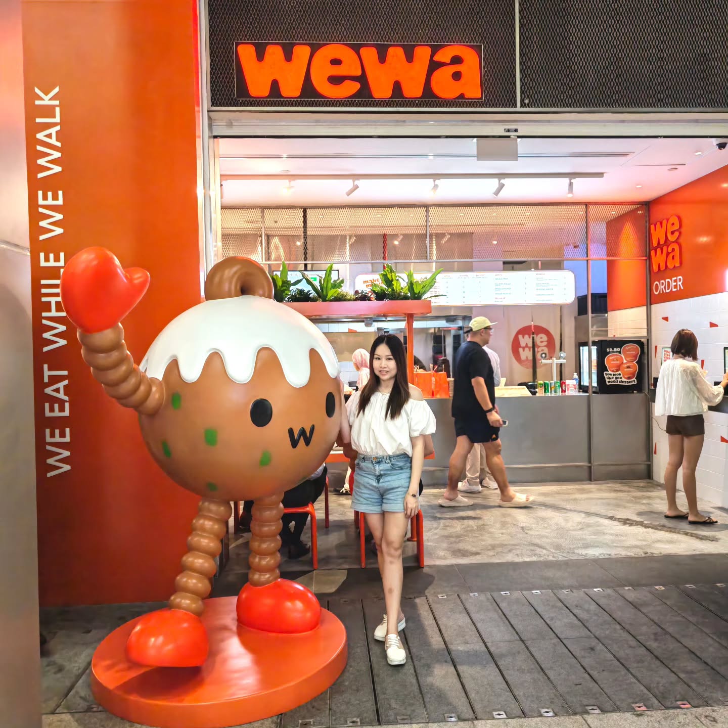 Instagram post by @cynthiaawxl for Singapore Travel Specialist by Dirgantara Fasa. Caption reads: My first try on @wewantwewa’s 𝗖𝗵𝗶𝗰𝗸𝗲𝗻....