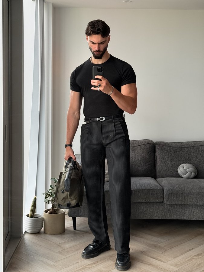 Instagram post by @alexsaunes for GRAMS28. Caption reads: 6 days, 6 bags, 6 fits - it’s all in the....