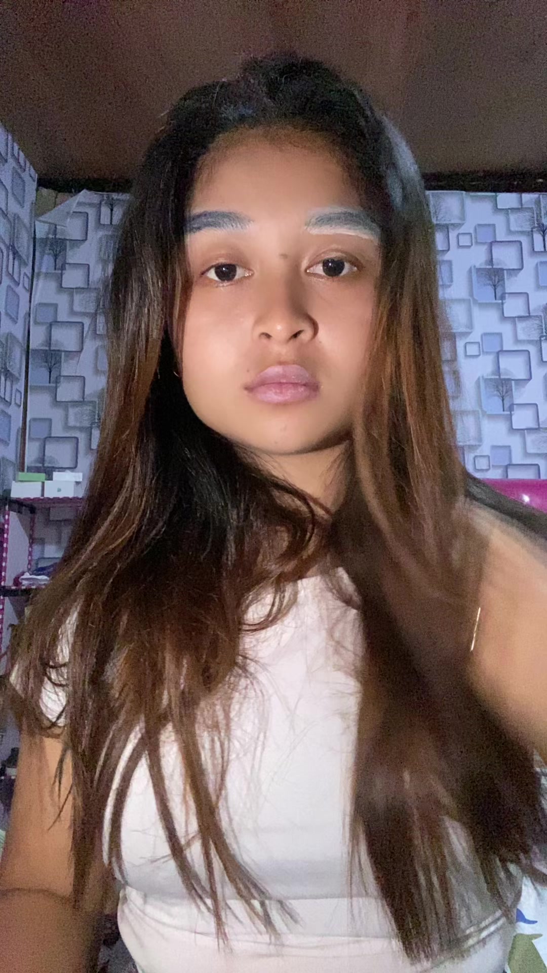 TikTok post by @fitry.207 for Glad2Glow Indonesia. Caption reads: #fyptarnsisimakeup @glad2glow.indo 😜😍.
