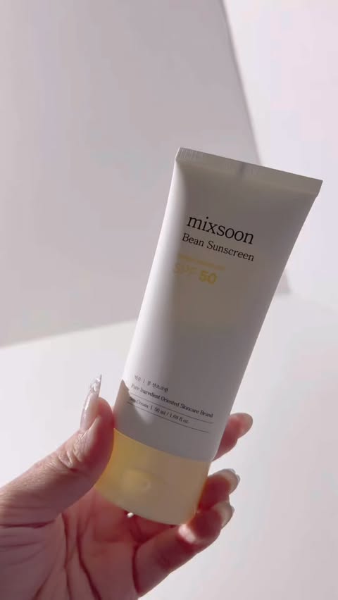 Instagram post by @ashlovesugc for Mixsoon. Caption reads: My kind of everyday SPF ☀️🤍 @mixsoon_global Bean....