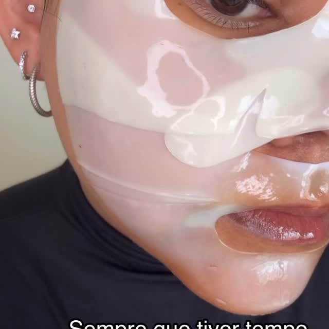 Instagram post by @sandrapchaves for Medicube. Caption reads: [...] 🎭 . Máscara utilizada: Medicube - Kojic....