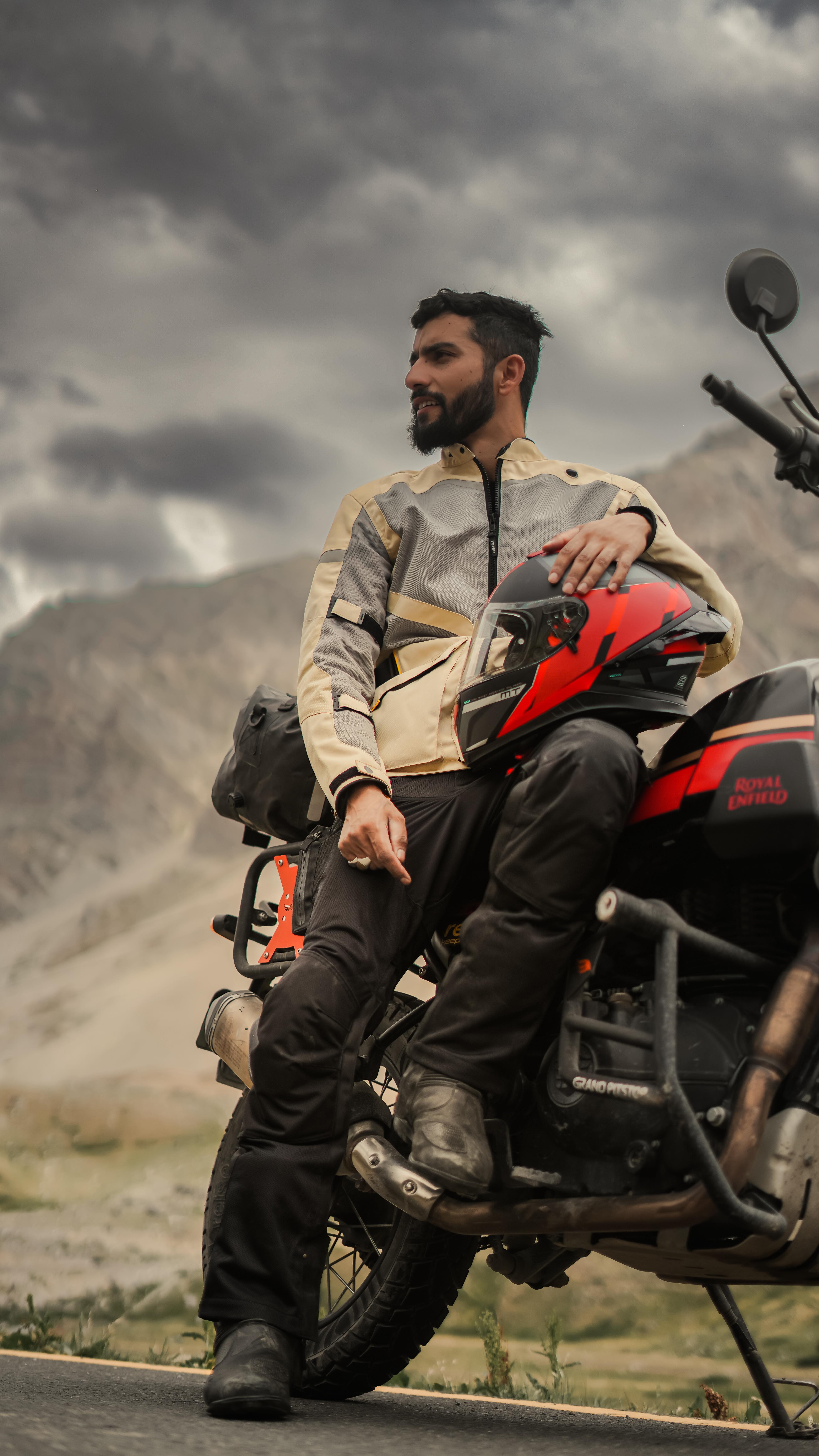 Instagram post by @shahid_mustafa1 for Reise Moto. Caption reads: Ride light. Ride protected. 🤍🖤
The all-new Reise....