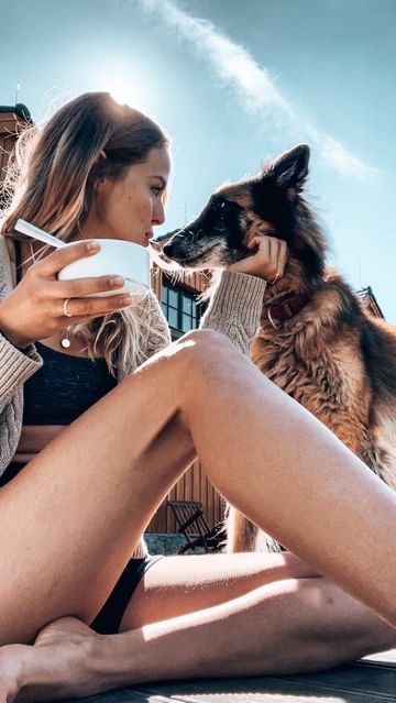 Instagram post by @sarahticha for Vivo Life. Caption reads: MORNING ROUTINE
Mornings set the tone for the rest....