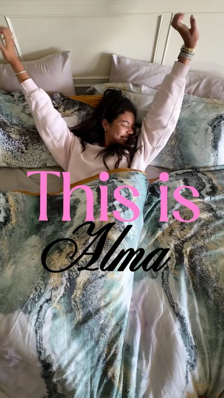 Instagram post by @alma.cooper for Steve Madden. Caption reads: LET ME RE-INTRODUCE MYSELF…✨❤️📚🏃🏽‍♀️💄

so many....