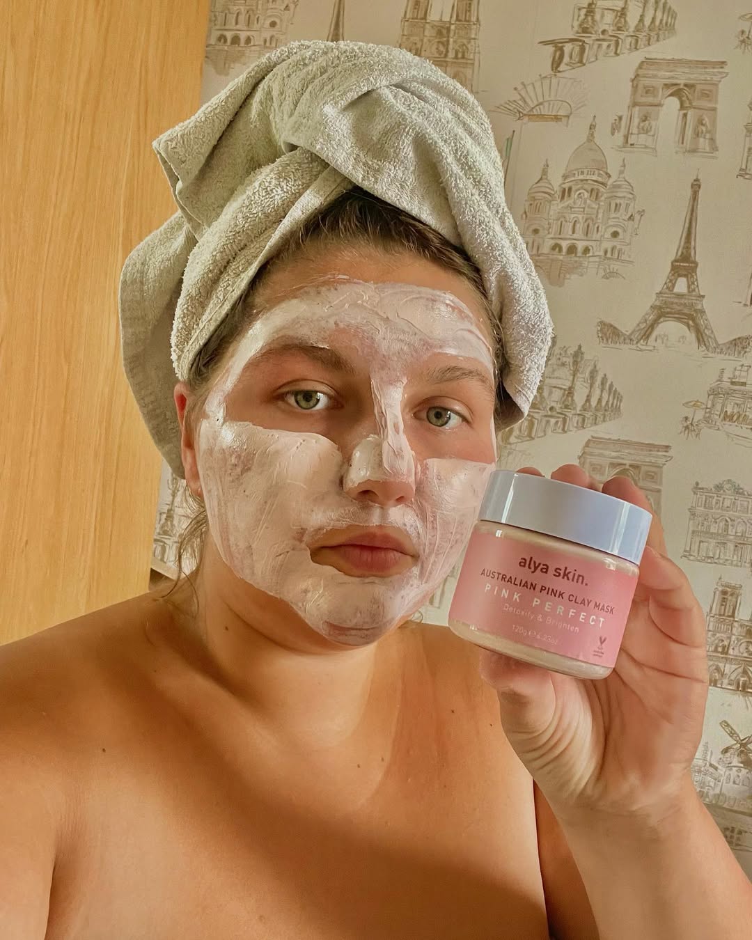 Instagram post by @daniiwx for Alya Skin. Caption reads: AD // absolutely love my new @alyaskinaus clay....
