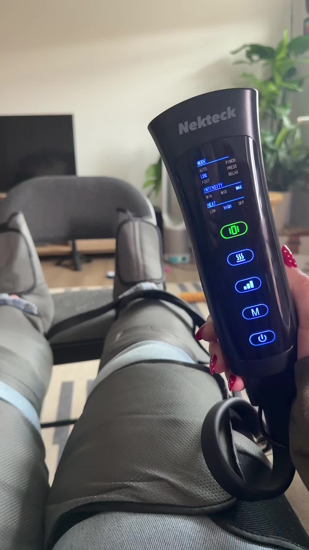 TikTok post by @lesleymami for Nekteck. Caption reads: [...] constantly dealing with leg pain 🦵🏽....