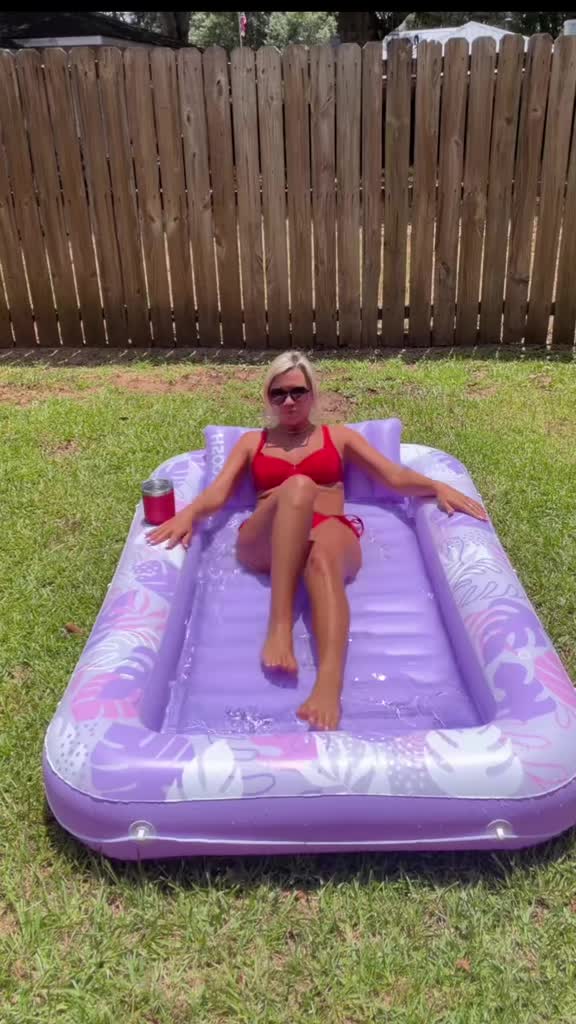 TikTok post by @hannahkirkland31 for SLOOSH. Caption reads: [...] summer with this tanning lounger!....