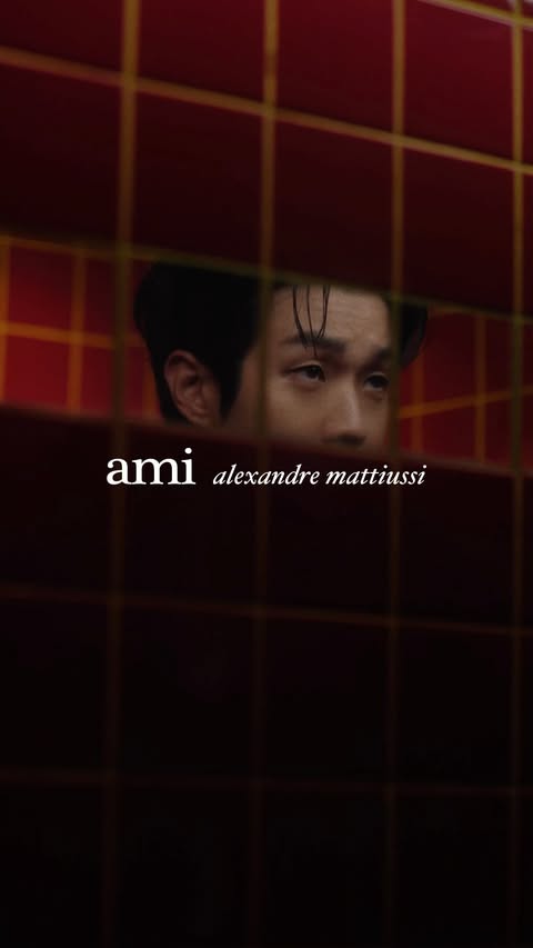 Instagram post by @dntlrdl for AMI Paris. Caption reads: #제작지원 𝐓𝐡𝐞 𝐊𝐢𝐧𝐝 𝐂𝐚𝐟é 𝐎𝐰𝐧𝐞𝐫 여느 때와 같은....