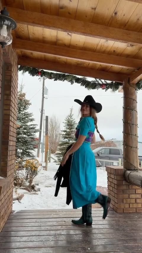 Instagram post by @emogoatmom for Tecovas. Caption reads: [...] was never out imo. love styling my new....