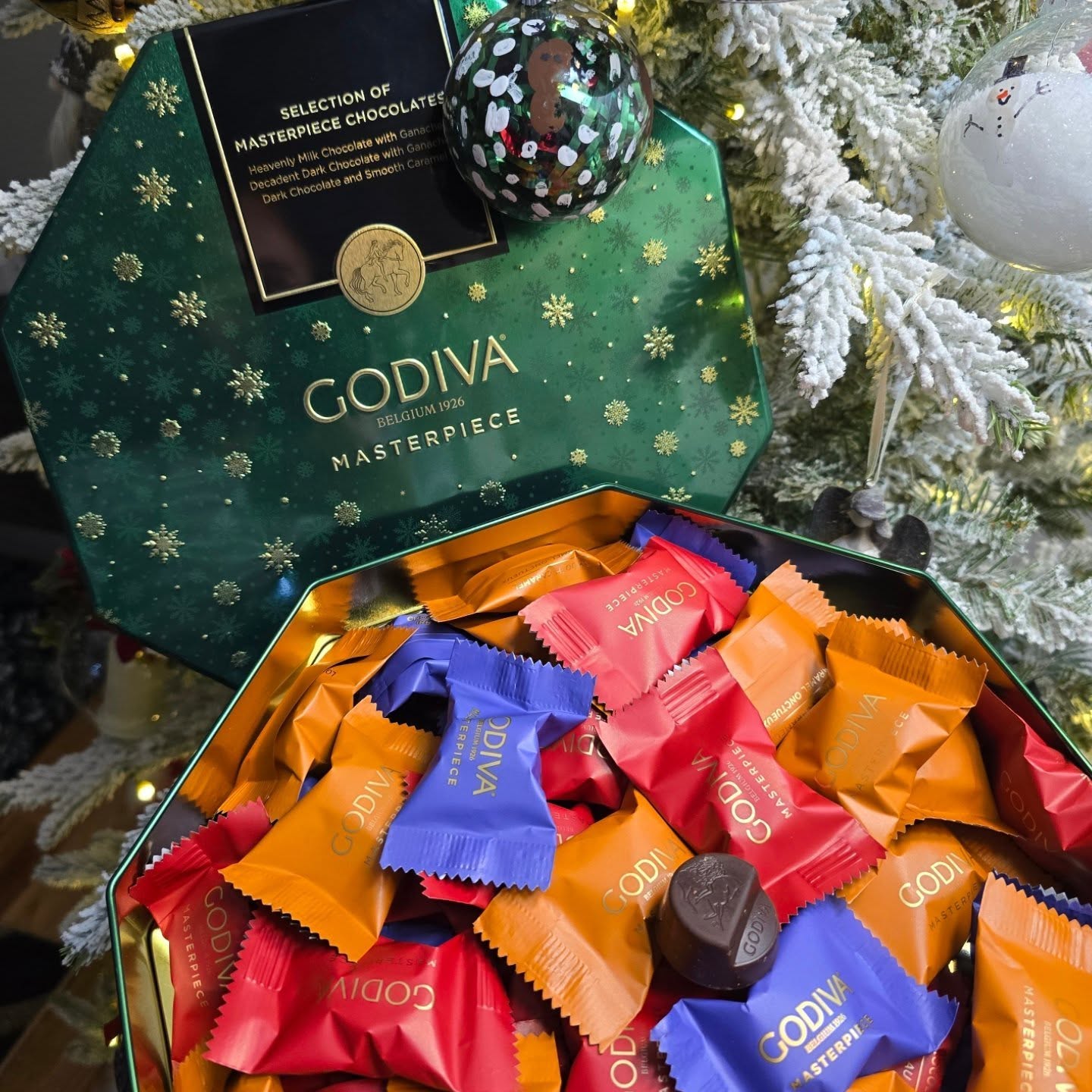 Instagram post by @iceeresults for GODIVA. Caption reads: @influenster @GODIVA #complimentary....