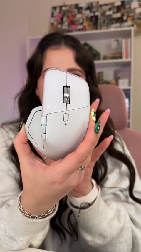 Instagram post by @heillyraices for Logitech. Caption reads: my ✨DESK TOUR✨ this is basically what i stare at....