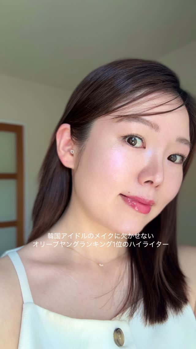 Instagram post by @harupy321 for Ofra Cosmetics. Caption reads: 韓国アイドルのメイクに欠かせない
オリーブヤングランキング1位のハイライター🪄
@ofracosm....