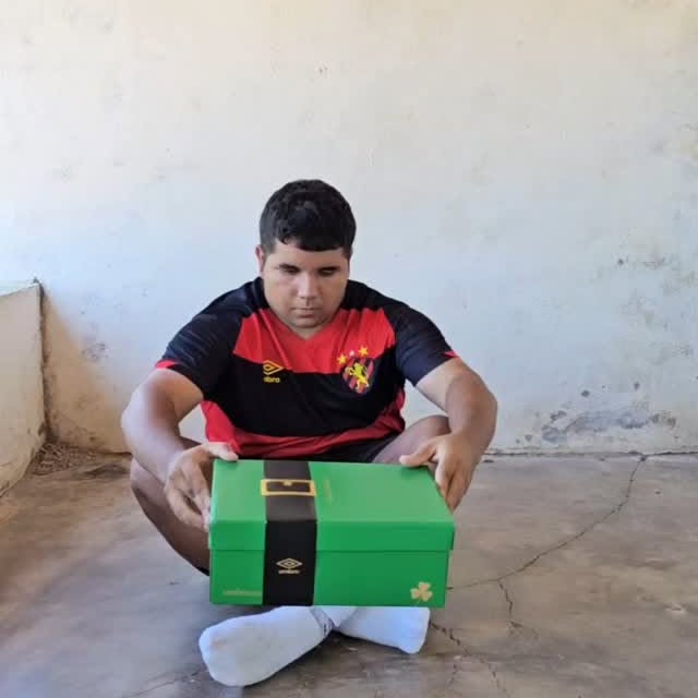 Instagram post by @wallyson_freestyleee for Umbro. Caption reads: GOSTARAM DESSA TESTADA TROPA?🙏🏽❤️
@umbrobrasil....