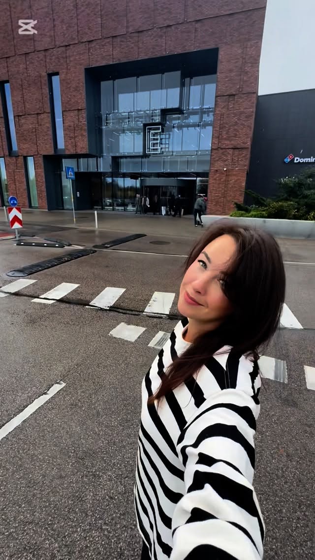 Instagram post by @lauradukure for AKROPOLE Latvija. Caption reads: Pienācis pēdējais brīdis, lai sagatavotos jaunā....