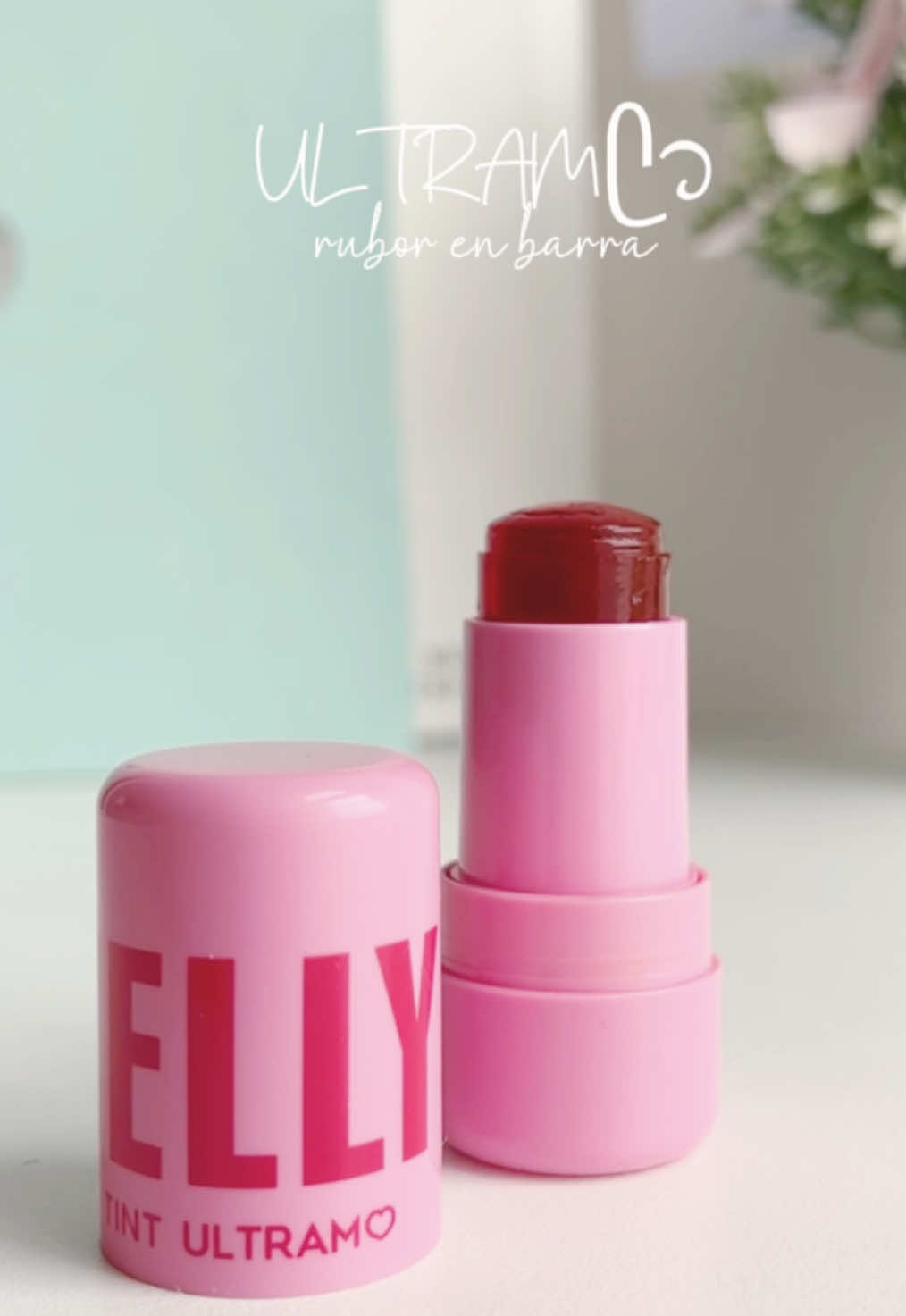 TikTok post by @hey_elsy for Ultramo. Caption reads: El mejor rubor en barra de @Ultramo-Selected....