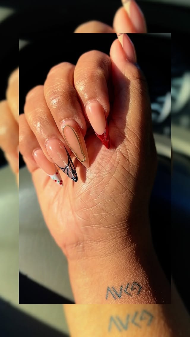 Instagram post by @twylamua for BTArtboxnails. Caption reads: @btartboxnails

BTArtboxnails, a pioneer company....