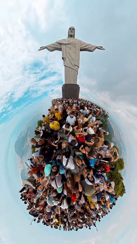 Instagram post by @jaimecamil for Expedia. Caption reads: #ExpediaPartner What’s up guys! Jaime Camil here.....