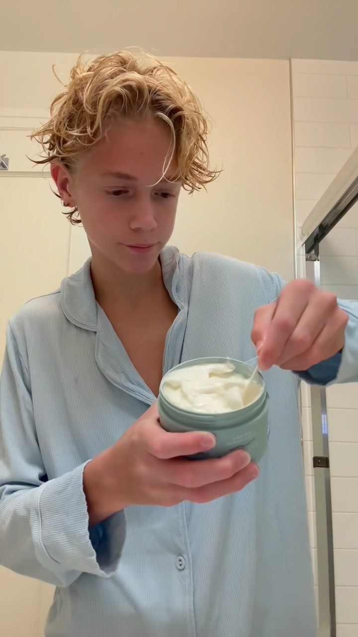 Instagram post by @chasegerstenn for functionofbeauty. Caption reads: @functionofbeauty PRO Wavy Hair Mask 🩵 is a must....