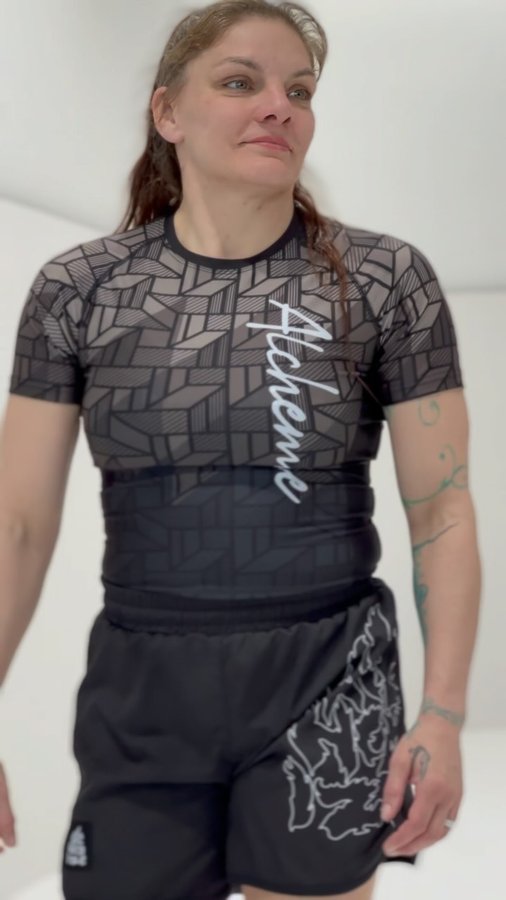 Instagram post by @laurenmurphymma for Alchemize Fightwear. Caption reads: [...] 🔑 to unlocking your potential💫....