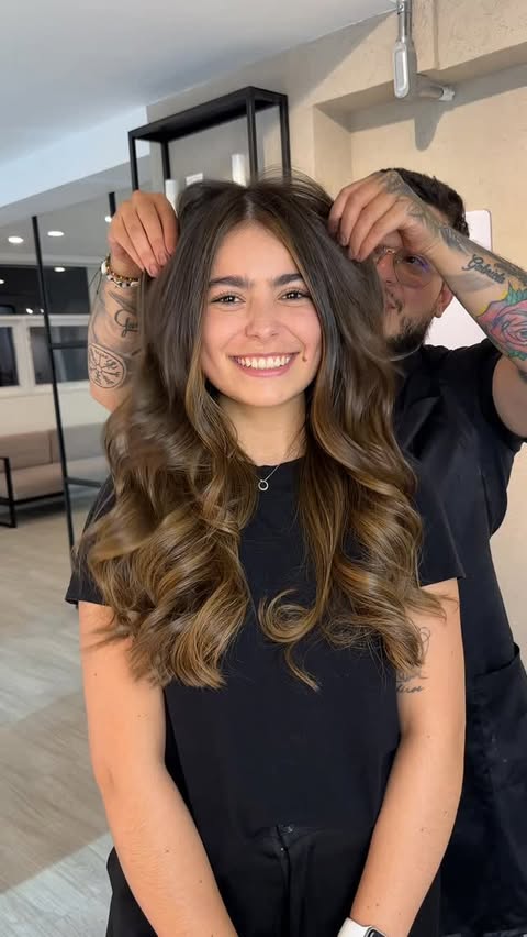 Instagram post by @jhanestrada8 for Wella. Caption reads: Shatush DIMENSIONAL en tono caramelo miel TÉCNICA....