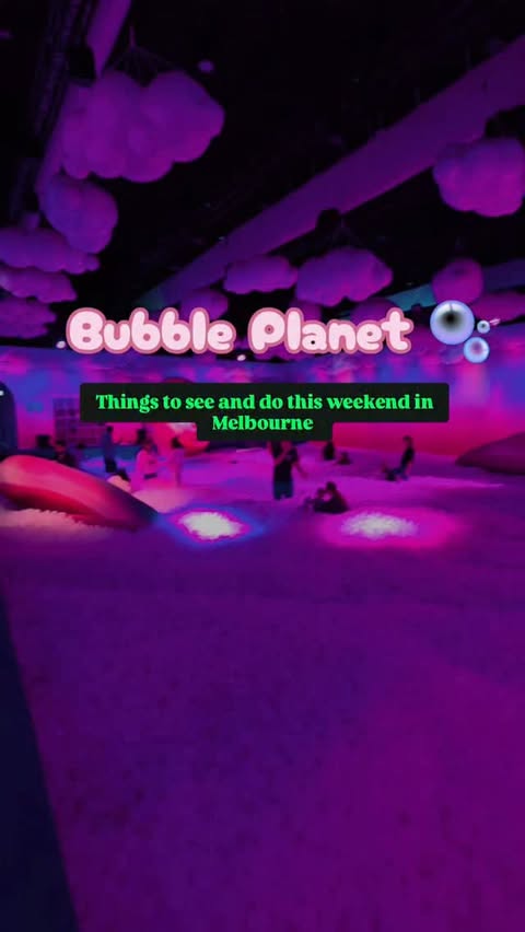 Instagram post by @travelinstylewithdebs for Bubble Planet. Caption reads: [...] bubbles, colour and immersive fun at Bubble....