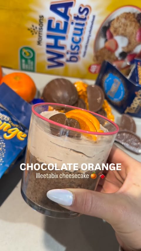 Instagram post by @jessicawfit for Esn. Caption reads: CHOCOLATE 🍊WEETABIX CHEESECAKE 

✨378 calories -....