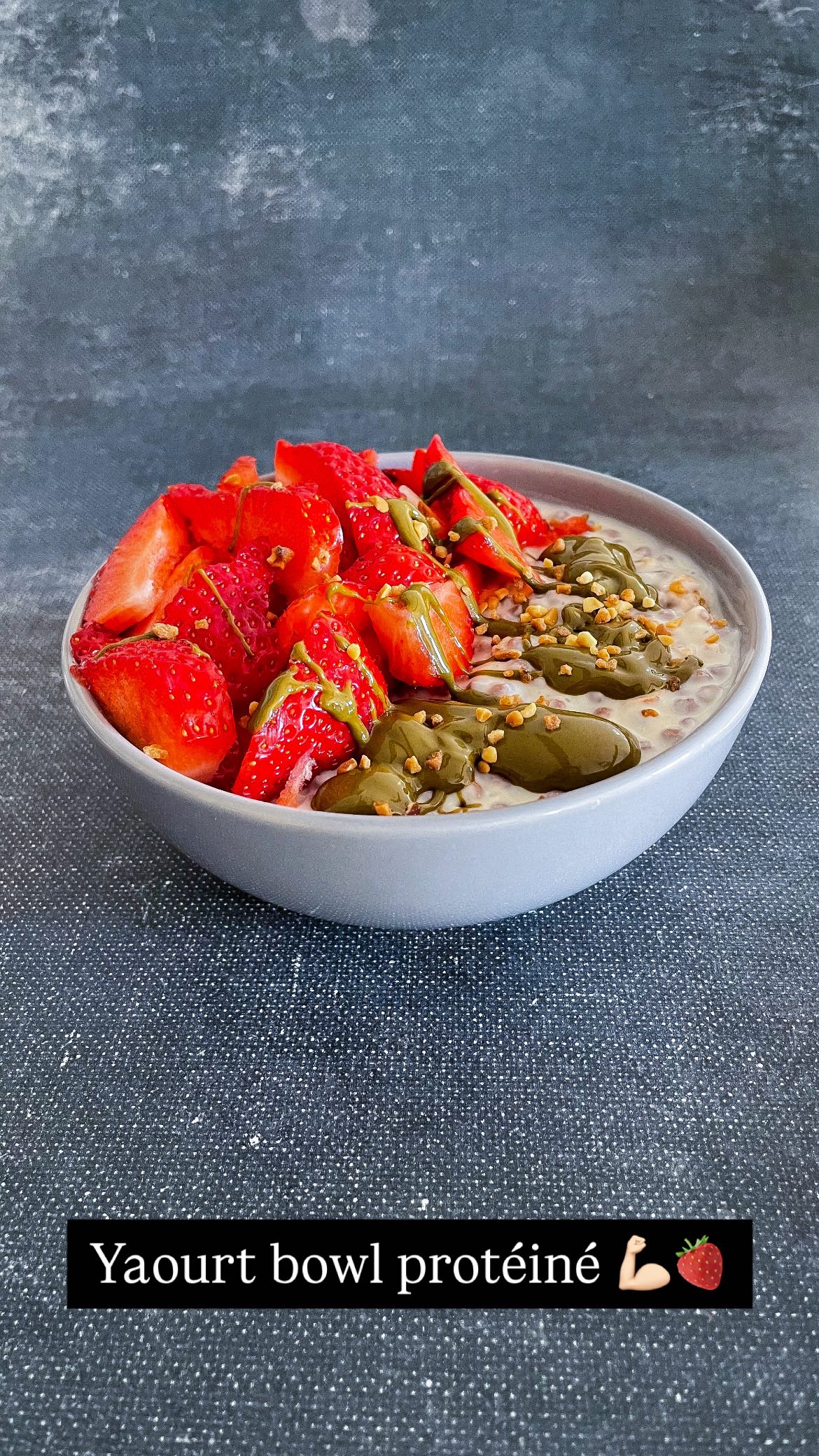 Instagram post by @hs.recettes for Alpro. Caption reads: Yaourt bowl 🥣🍓

Idée de petit-déjeuner (ou....