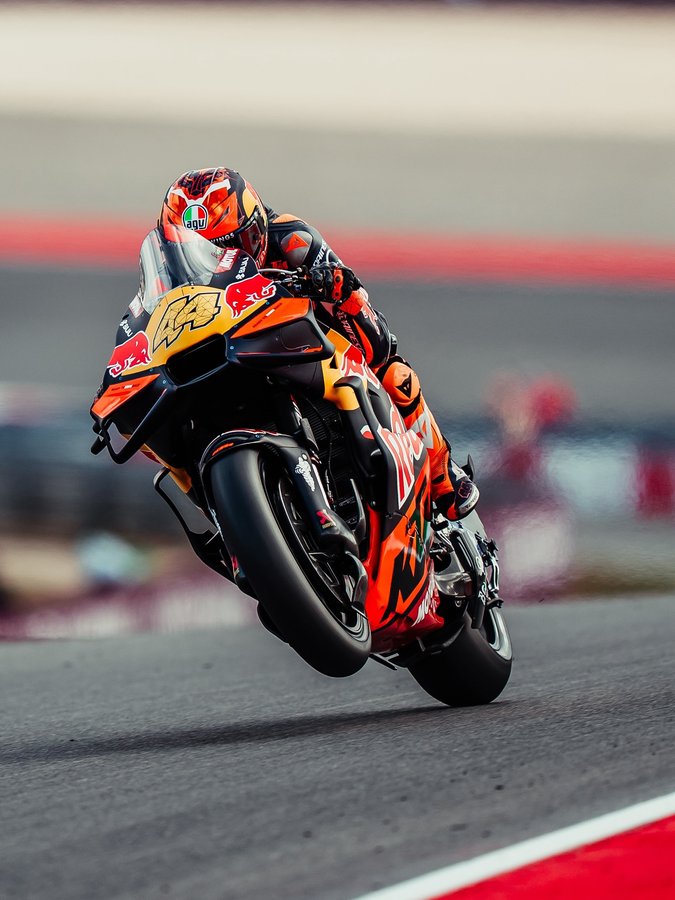 Instagram post by @polespargaro for Dainese. Caption reads: 𝗬𝗘𝗘𝗘𝗦ⵑⵑⵑⵑ 𝗢𝗻𝗰𝗲 𝗮𝗴𝗮𝗶𝗻 𝗶𝗻𝘁𝗼 𝗤𝟮....