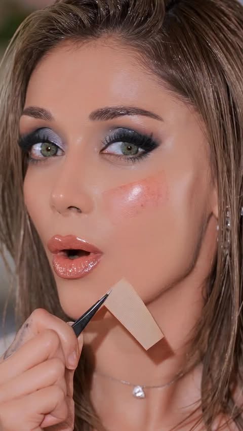 Instagram post by @elnaz_golrokh for Easydew. Caption reads: [...] coverage + skincare in one cushion ✨....