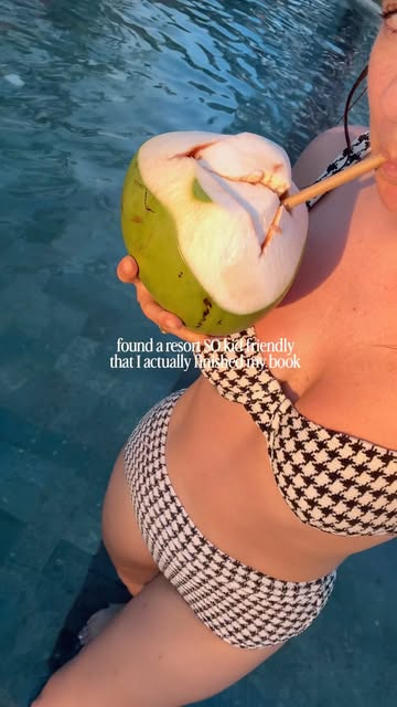 Instagram post by @lisa_desanctis for Luxury Escapes. Caption reads: If you’re looking for a family friendly resort in....