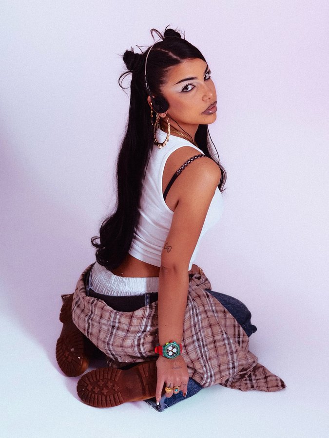 Instagram post by @giadahassann for Swatch. Caption reads: What’s the time and year? @swatch_it 

#swatchneon....