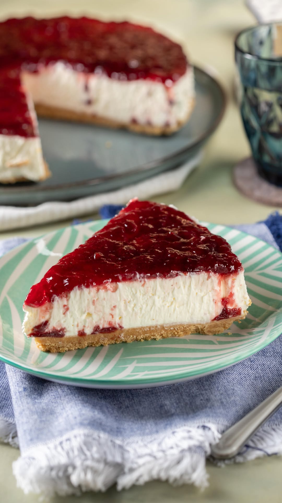 Instagram post by @giorgos_tsoulis for Philadelphia. Caption reads: Cheesecake χωρίς @philadelphia_greece γίνεται; Δε....