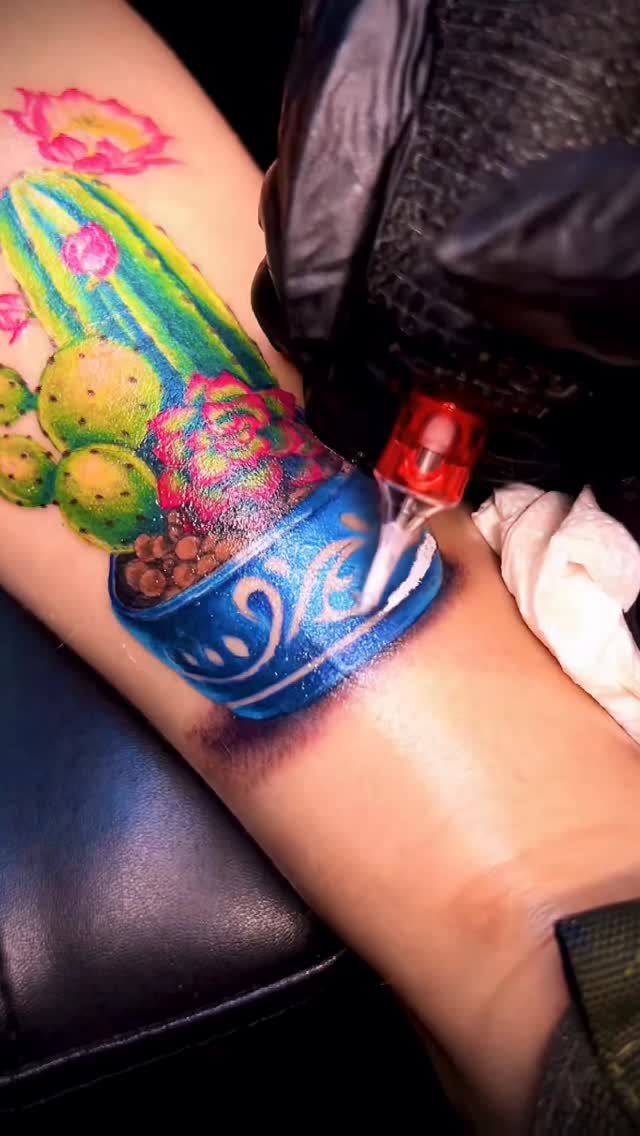 Instagram post by @ladystattooart for Dynamic Color. Caption reads: [...] 
Patrocínio: @nexas.pro @dynamiccolor....