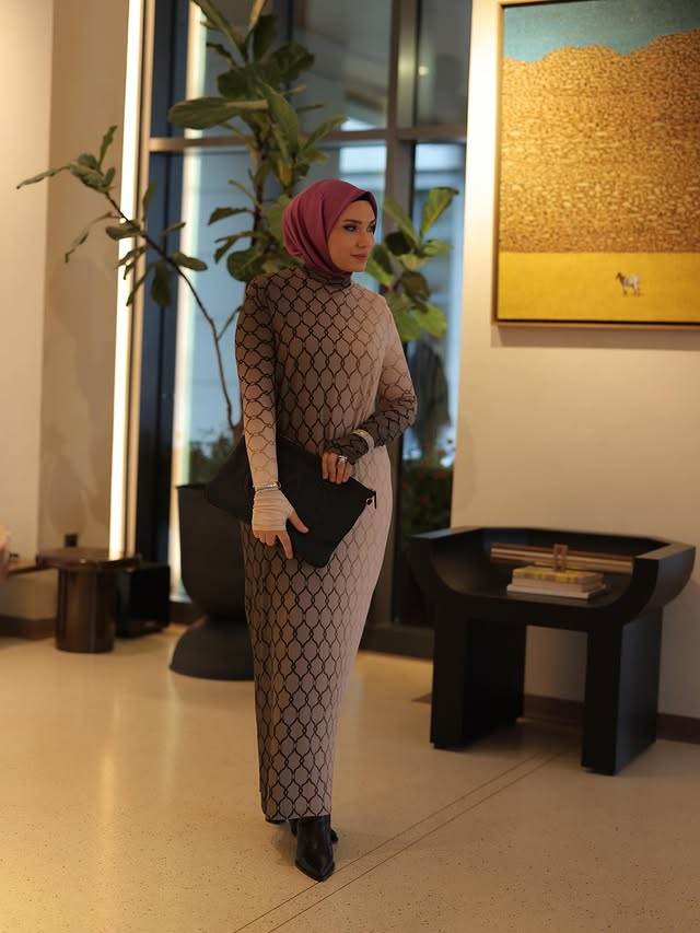 Instagram post by @guzidemertcan for Imannoor. Caption reads: [...] havalarda beklenmeyen renkler🪻
@imannoor....