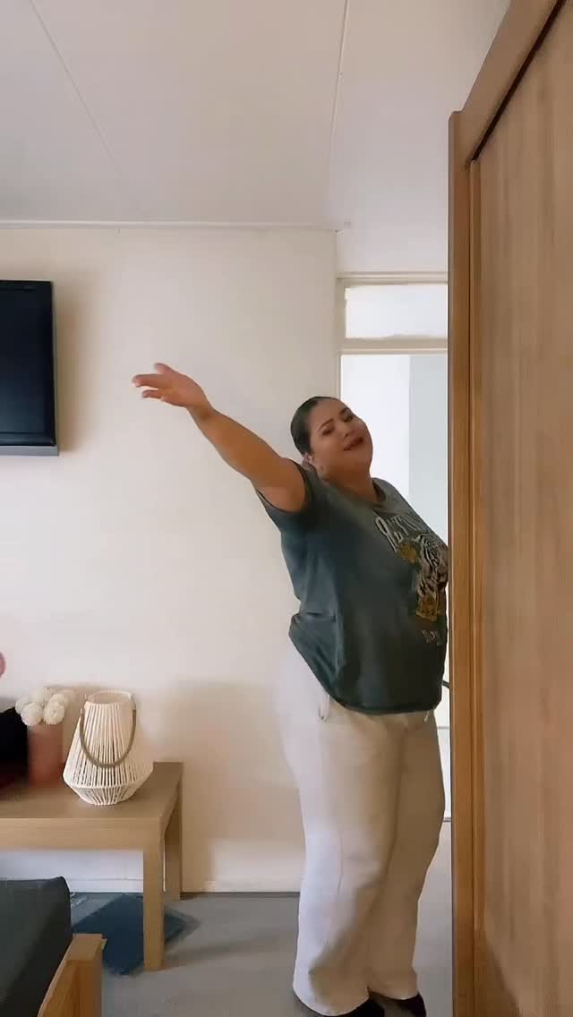 Instagram post by @kaylaavami for Ulla Popken. Caption reads: Feeling sexy and classy with @ullapopken_official....